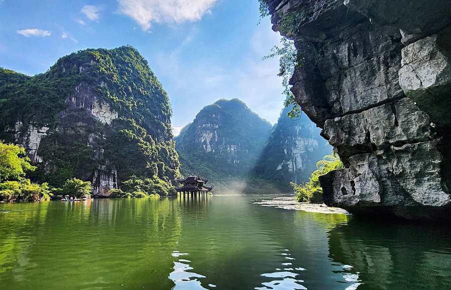 Phong-Nha-To-Ninh-Binh-By-Private-Car-Vietnam-Private-Car-Travel (5) Phong Nha to Ninh Binh by private car- Vietnam Private Car Travel